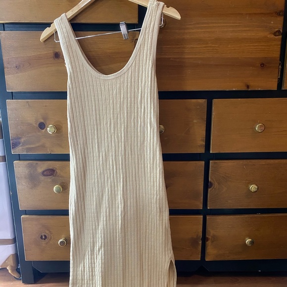 Maxi dress with slit - Picture 2 of 4